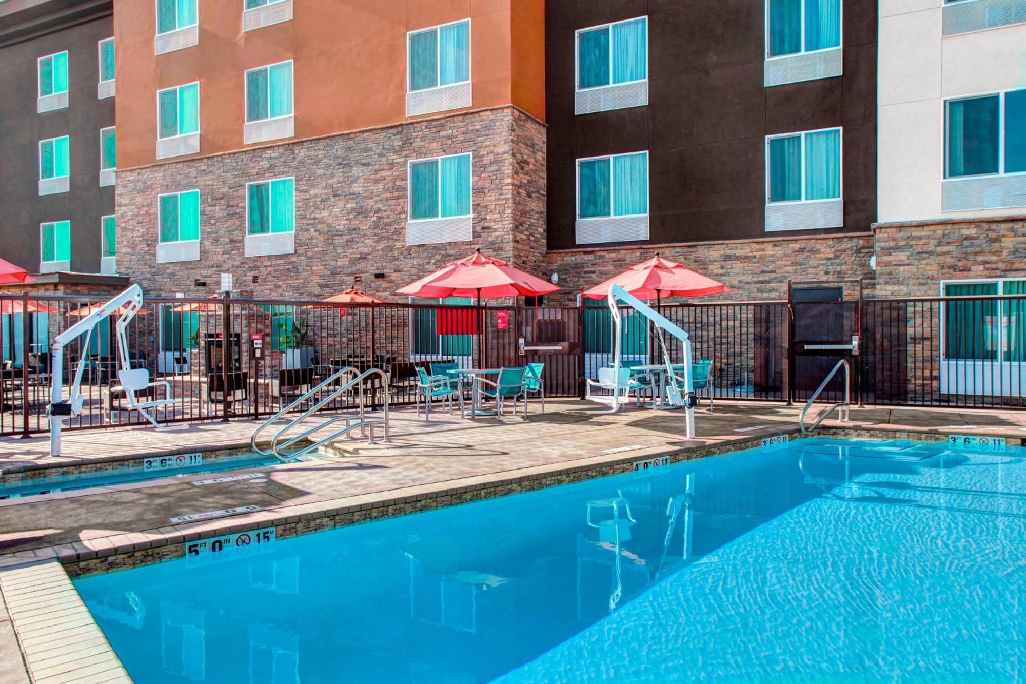 Towneplace Suites By Marriott Bakersfield West Exterior foto