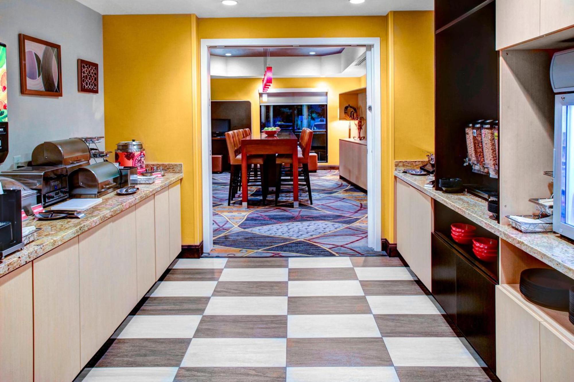 Towneplace Suites By Marriott Bakersfield West Exterior foto