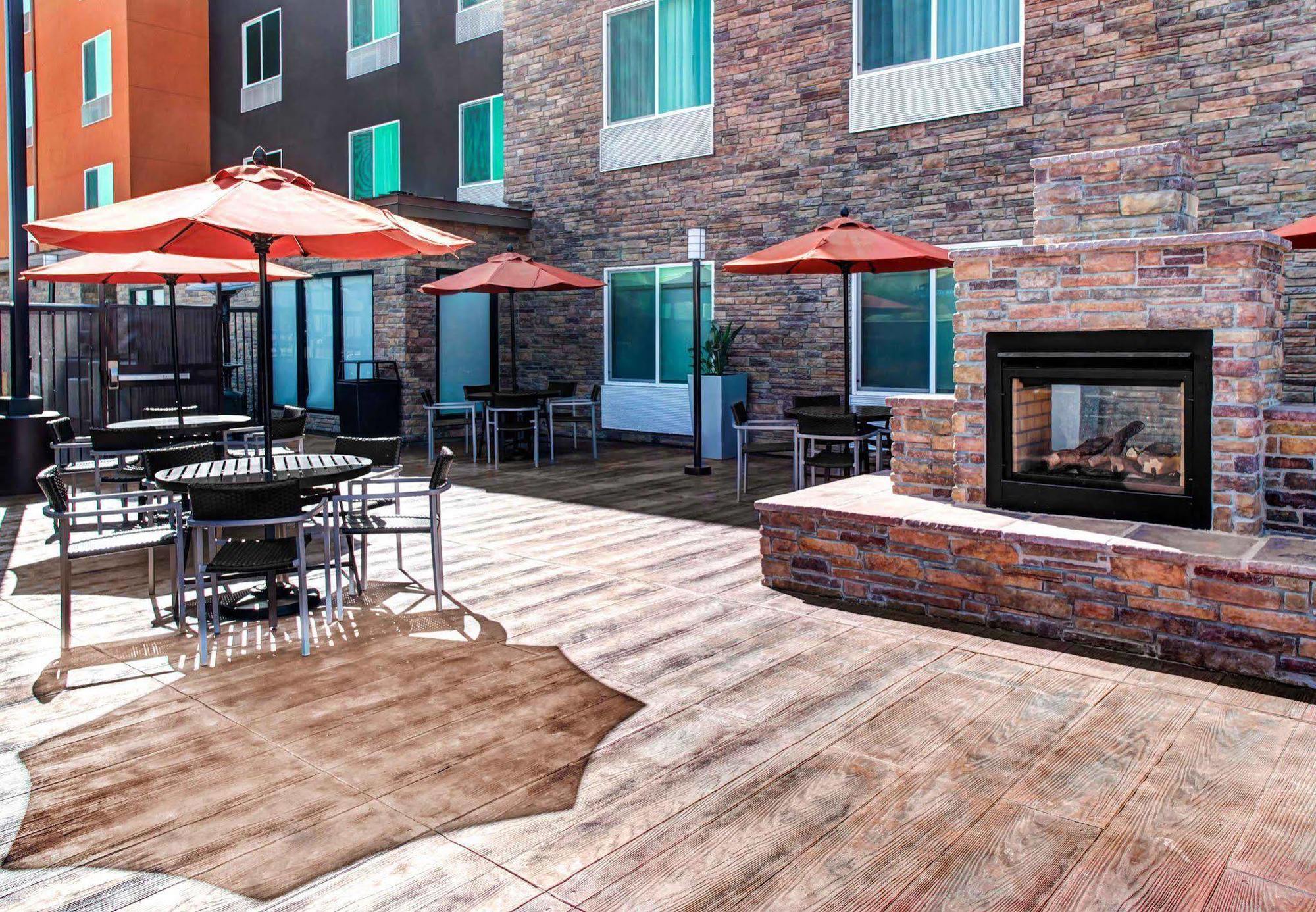 Towneplace Suites By Marriott Bakersfield West Exterior foto